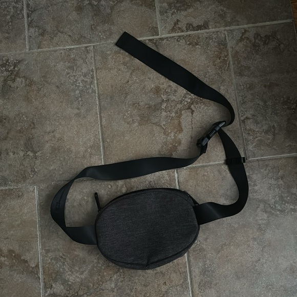 Champion Pouch/Crossbody - Picture 4 of 4